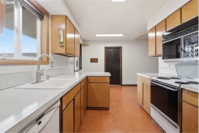 9402 NE Hazel Dell Ave, Vancouver, WA 98665 - Photo 8