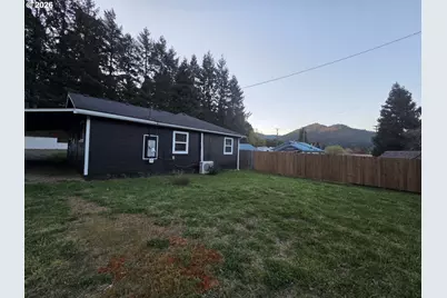 148 Montgomery Ave, Glendale, OR 97442 - Photo 8