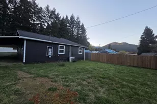 148 Montgomery Ave, Glendale, OR 97442 - Photo 8