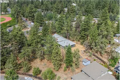438 NE 9th St, Bend, OR 97701 - Photo 18
