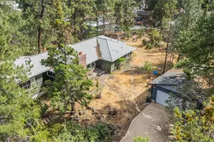 438 NE 9th St, Bend, OR 97701 - Photo 8