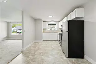 1079 SW 179th Ave, Beaverton, OR 97003 - Photo 10