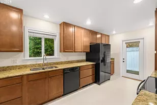 10200 SW 70th Ave, Portland, OR 97223 - Photo 12