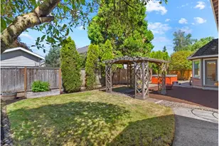 684 NE Goldie Dr, Hillsboro, OR 97124 - Photo 40