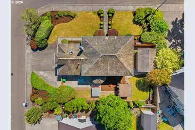 684 NE Goldie Dr, Hillsboro, OR 97124 - Photo 44