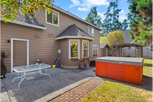 684 NE Goldie Dr, Hillsboro, OR 97124 - Photo 38