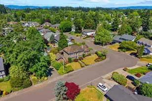 684 NE Goldie Dr, Hillsboro, OR 97124 - Photo 44