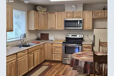 2262 Louis Creek Rd, Myrtle Creek, OR 97457 - Photo 2