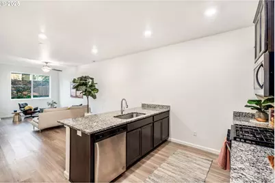 59 NE 134th Pl, Portland, OR 97230 - Photo 4