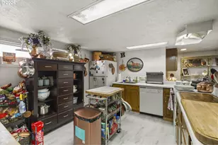 239 E 14th Ave, Eugene, OR 97401 - Photo 40