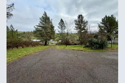 188 Robin St, Roseburg, OR 97470 - Photo 24