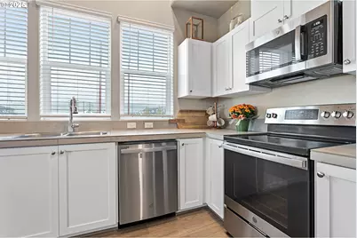 17168 SW Snowdale St #403, Beaverton, OR 97007 - Photo 10