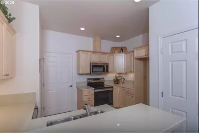 1581 37th St, Florence, OR 97439 - Photo 6