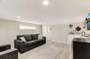 535 NE Bridgeton Rd, Portland, OR 97211 - Photo 18