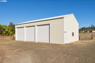 18235 Dixonville Rd, Roseburg, OR 97470 - Photo 10