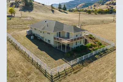 18235 Dixonville Rd, Roseburg, OR 97470 - Photo 8