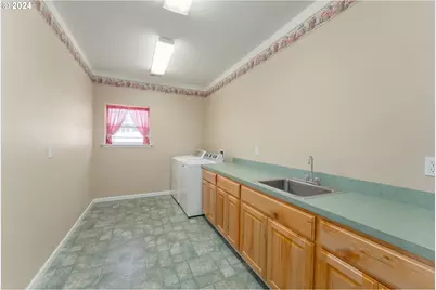 18235 Dixonville Rd, Roseburg, OR 97470 - Photo 38