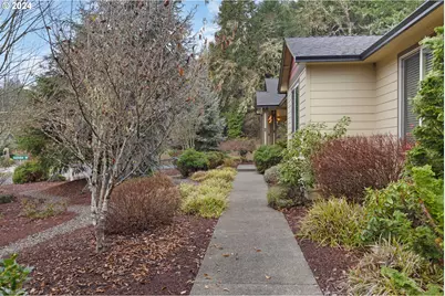 137 Chardonnay Way, Roseburg, OR 97471 - Photo 1