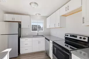 1386 Vanderbeck Ln, Woodburn, OR 97071 - Photo 10