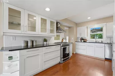 6331 SW Brugger St, Portland, OR 97219 - Photo 8
