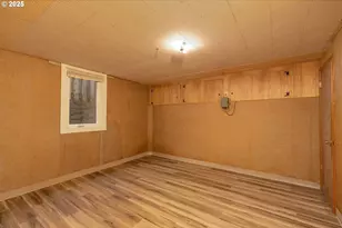 10502 SE Market St, Portland, OR 97216 - Photo 26