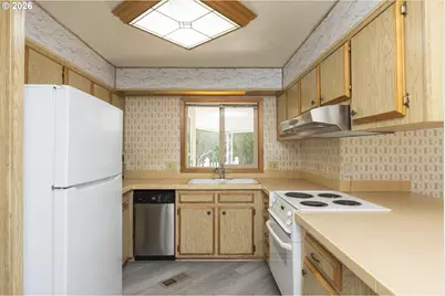 11387 SW Royal Villa Dr, Portland, OR 97224 - Photo 12