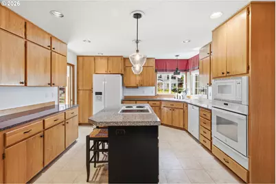 679 NE Maryann Ct, Hillsboro, OR 97124 - Photo 16