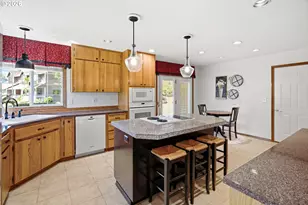 679 NE Maryann Ct, Hillsboro, OR 97124 - Photo 20