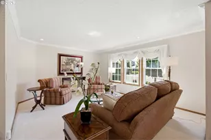 679 NE Maryann Ct, Hillsboro, OR 97124 - Photo 4