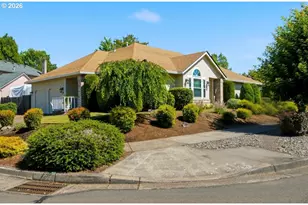 679 NE Maryann Ct, Hillsboro, OR 97124 - Photo 2