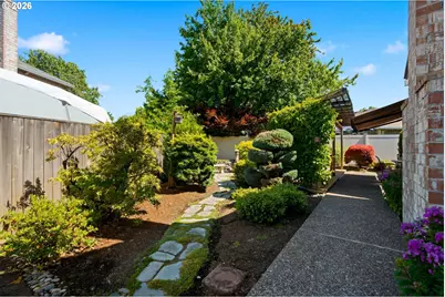 679 NE Maryann Ct, Hillsboro, OR 97124 - Photo 46