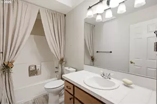 679 NE Maryann Ct, Hillsboro, OR 97124 - Photo 40