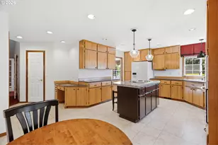 679 NE Maryann Ct, Hillsboro, OR 97124 - Photo 18