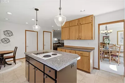 679 NE Maryann Ct, Hillsboro, OR 97124 - Photo 20