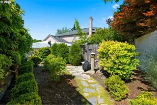 679 NE Maryann Ct, Hillsboro, OR 97124 - Photo 48
