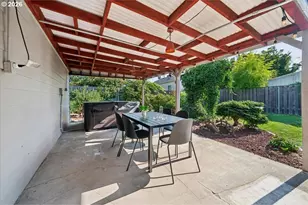 2023 SE Yukon St, Portland, OR 97202 - Photo 32
