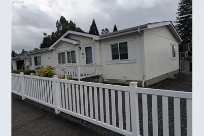 133 S Gateway Blvd, Cottage Grove, OR 97424 - Photo 2