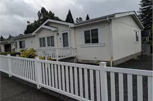 133 S Gateway Blvd, Cottage Grove, OR 97424 - Photo 2