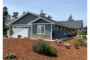 88051 Lake Point Dr, Florence, OR 97439 - Photo 1
