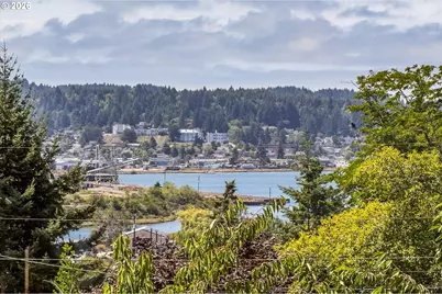 1077 F St, Coos Bay, OR 97420 - Photo 40