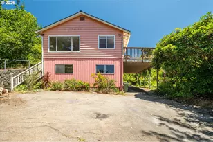 1077 F St, Coos Bay, OR 97420 - Photo 2