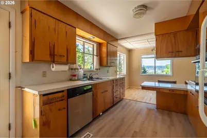 1077 F St, Coos Bay, OR 97420 - Photo 18