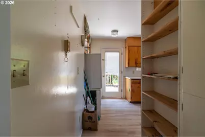1077 F St, Coos Bay, OR 97420 - Photo 10