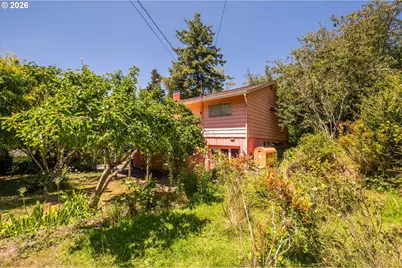 1077 F St, Coos Bay, OR 97420 - Photo 8