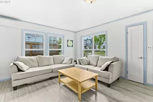 6824 N Commercial Ave, Portland, OR 97202 - Photo 12