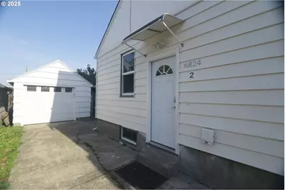 6824 N Commercial Ave, Portland, OR 97202 - Photo 4