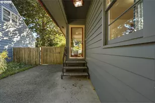 4415 NE Valley View Ln, Vancouver, WA 98663 - Photo 2