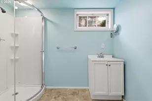 11610 NE Fremont Ct, Portland, OR 97220 - Photo 16