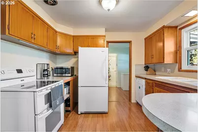 760 SE Birch St, Sweet Home, OR 97386 - Photo 6