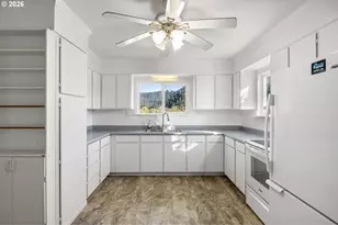 2064 S Myrtle Rd, Myrtle Creek, OR 97457 - Photo 18